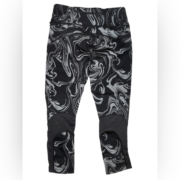 Nike Black & Gray Swirl Capri Dry Fit Leggings - Picture 3 of 7